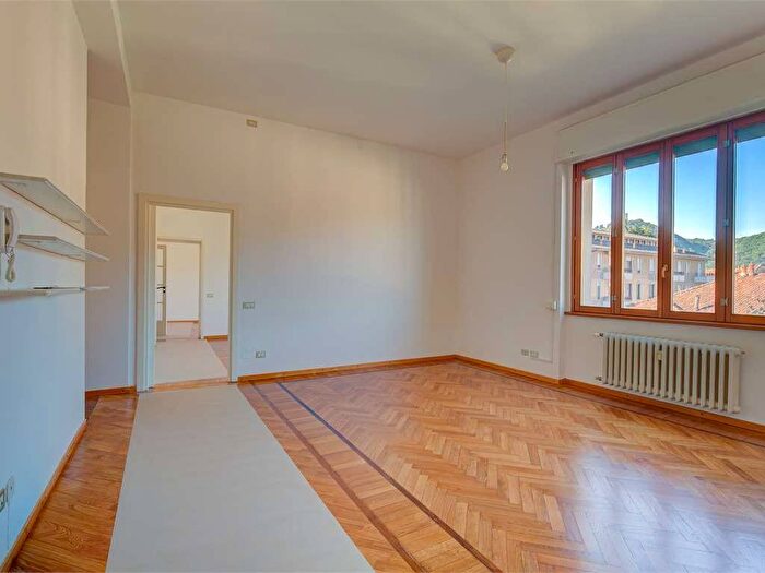 Appartamento trilocale in affitto in Via Dante Alighieri, Borghi, Como
