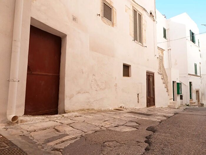 Casa trilocale in vendita in Via Gaspare Petrarolo, Ostuni