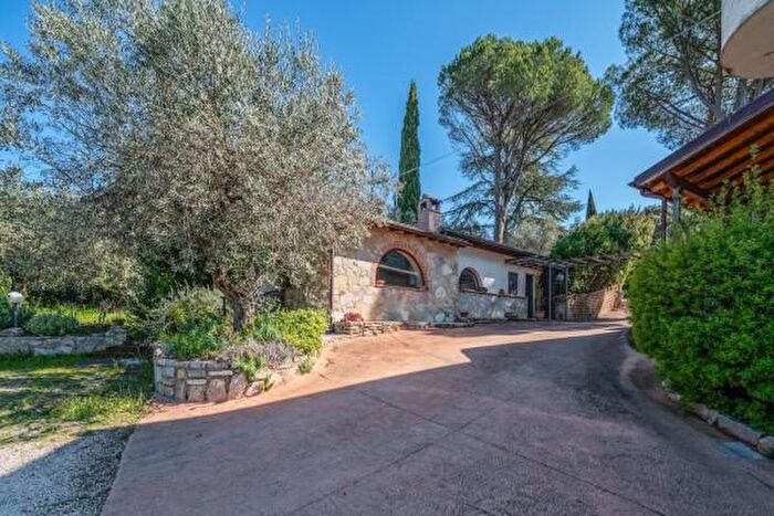 Casa trilocale in vendita in Viale Roma, Passignano Sul Trasimeno