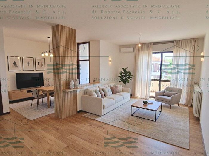 Appartamento con 5 locali in affitto in Piazza Andrea Costa, Centro, Cervia