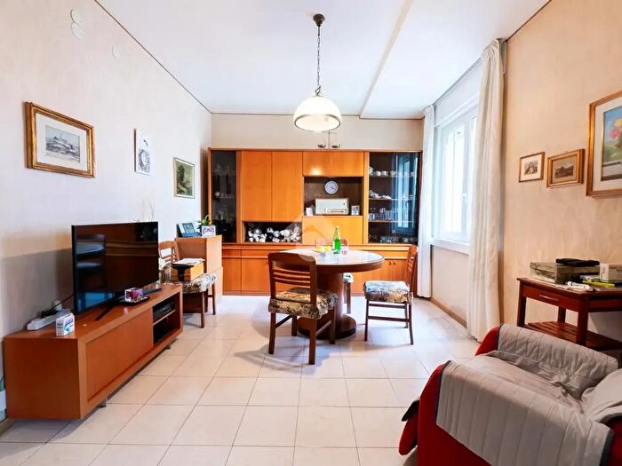 Appartamento quadrilocale in vendita in Via Antonio Rosmini, Trento