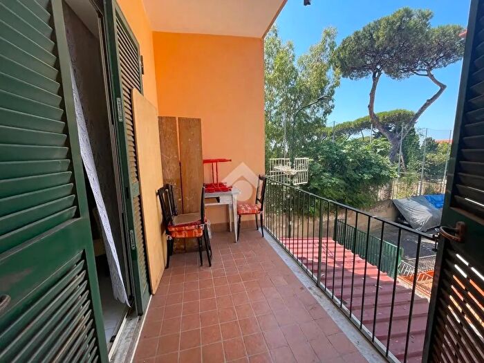 Appartamento quadrilocale in vendita in Piazza Gravina, Portici