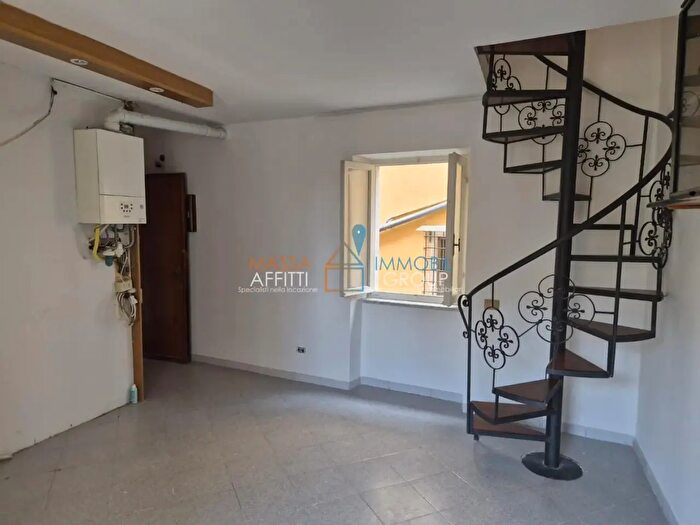 Appartamento trilocale in vendita in Via Gino Menconi, Carrara
