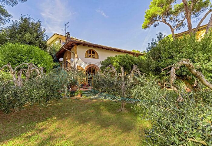 Casa con 6 locali in vendita in Via Guglielmo Marconi, Rosignano Marittimo