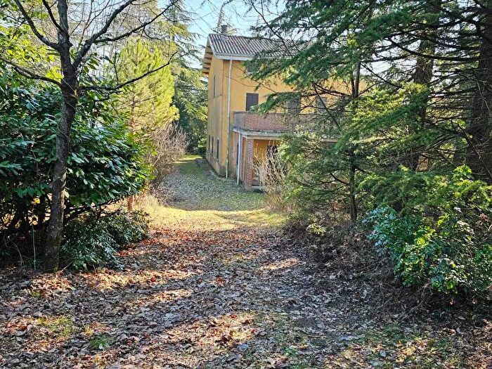 Casa con 10 locali in vendita in Bivio Pendezza, Alta Val Tidone