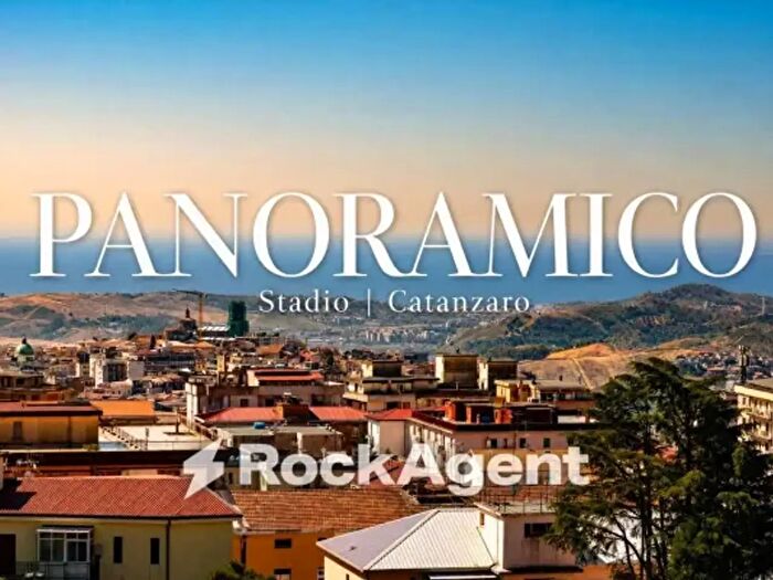 Appartamento quadrilocale in vendita in Via San Brunone di Colonia, Catanzaro