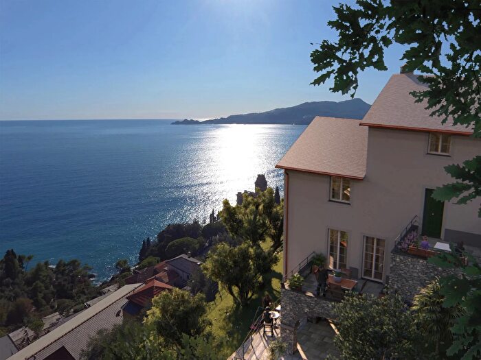 Casa con 11 locali in vendita in Zoagli