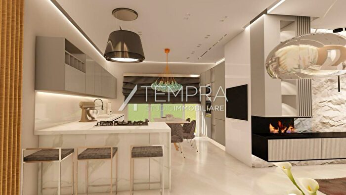 Appartamento con 7 locali in vendita in Adrano