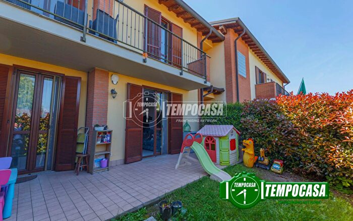 Appartamento trilocale in vendita in Via Dante Alighieri, Travaco Siccomario