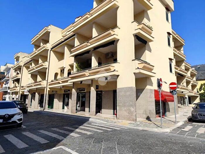 Appartamento trilocale in vendita in Via Appia, Santa Maria A Vico