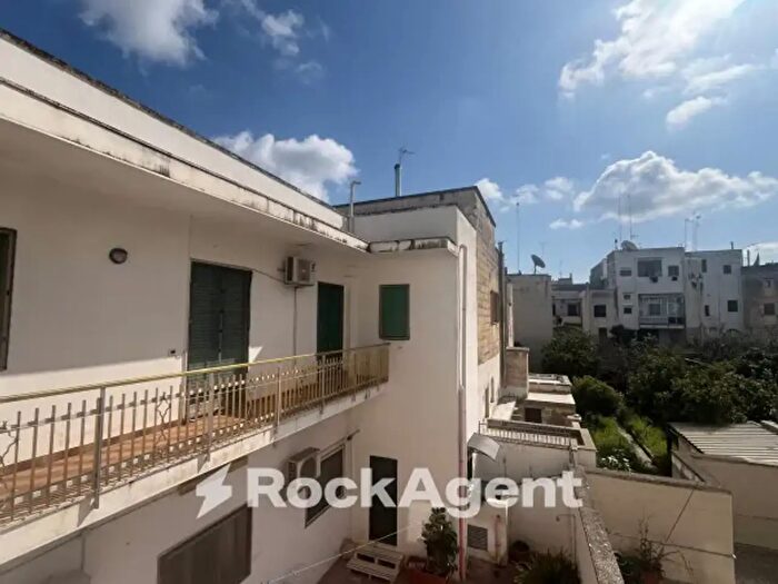 Appartamento con 5 locali in vendita in Via Casale Cerrate, Lecce