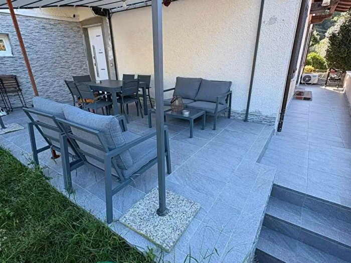 Appartamento con 5 locali in vendita in Montignoso