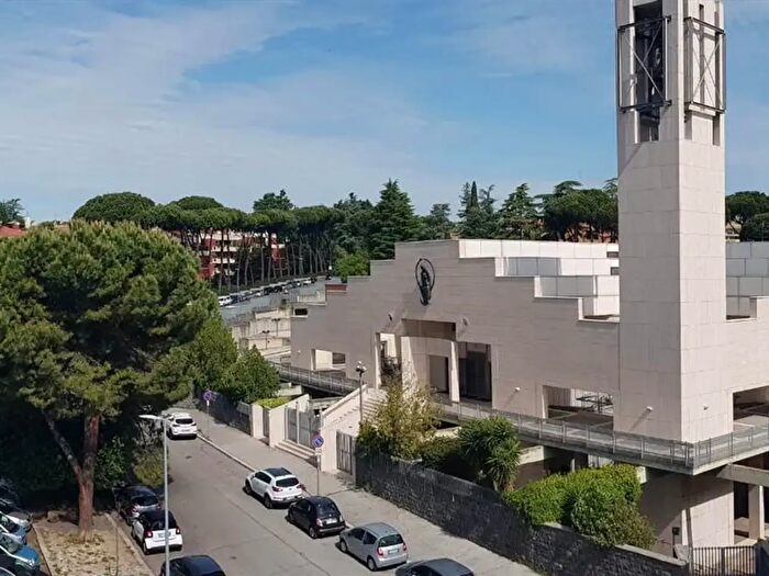 Appartamento trilocale in affitto in Via Cocco Ortu, Roma