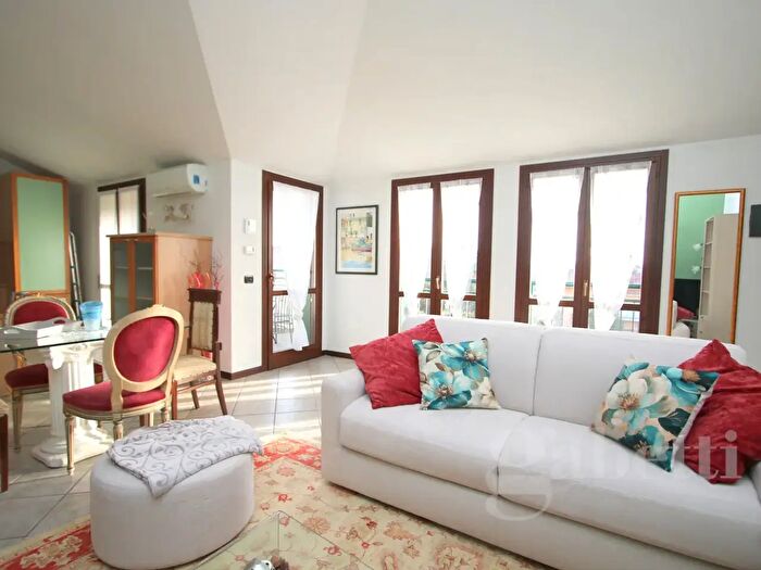 Casa bilocale in affitto in Via dei Salici, Gallarate