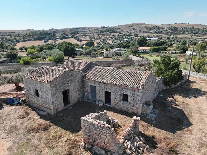 Casa quadrilocale in vendita in Contrada Scardacucco, Modica