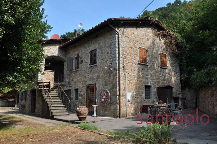 Casa con 7 locali in vendita in Via Pian di Bartolo Pistoia, Pistoia