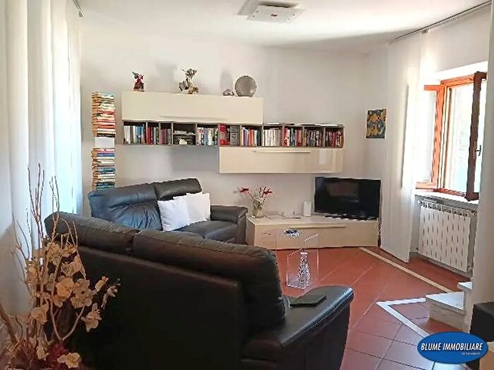 Casa con 7 locali in vendita in Massarosa