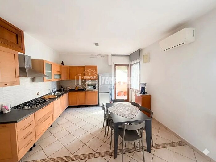 Appartamento quadrilocale in vendita in Napoli