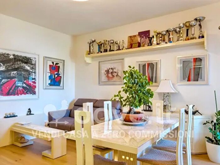 Appartamento trilocale in vendita in Via di Carraia, Firenze