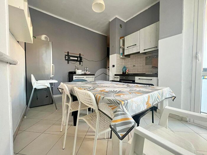 Appartamento trilocale in vendita in Via Borgaro, Torino