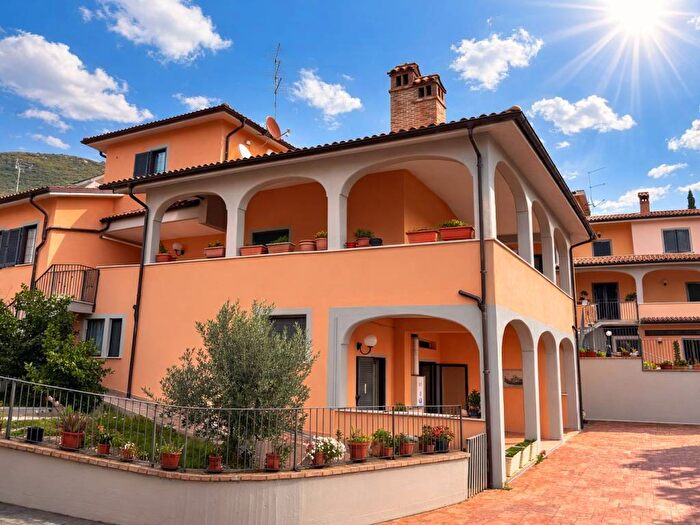 Appartamento trilocale in affitto in Via Prime Case, Fara in Sabina