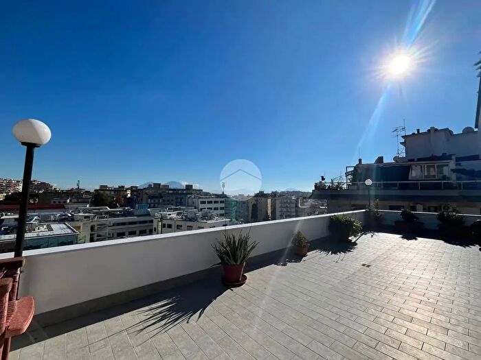 Appartamento trilocale in vendita in Via San Giacomo dei Capri, Napoli