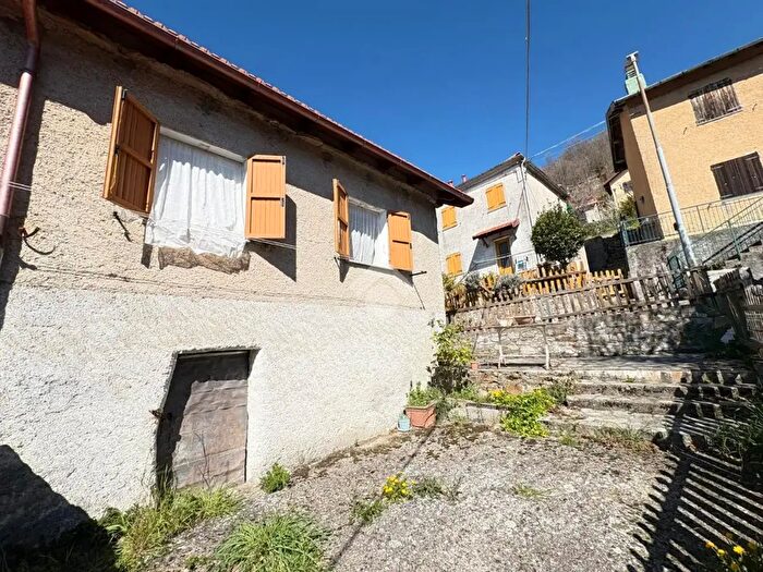 Casa quadrilocale in vendita in Località Caserza, Valbrevenna