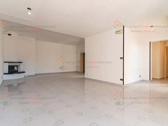 Appartamento con 5 locali in vendita in Floridia