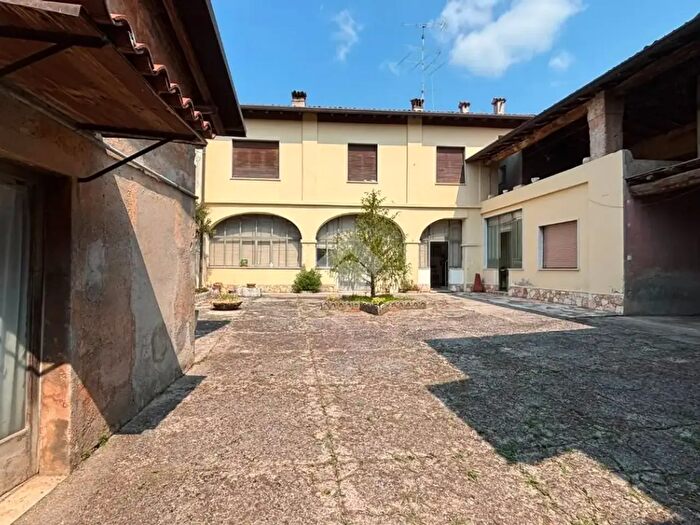 Casa con 10 locali in vendita in Via M Scarpari, Botticino