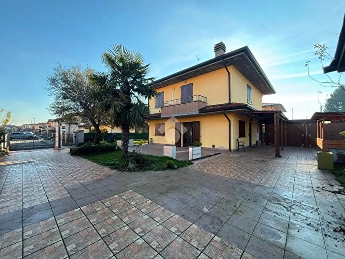 Casa trilocale in vendita in Via Quarterone, Arzago DAdda