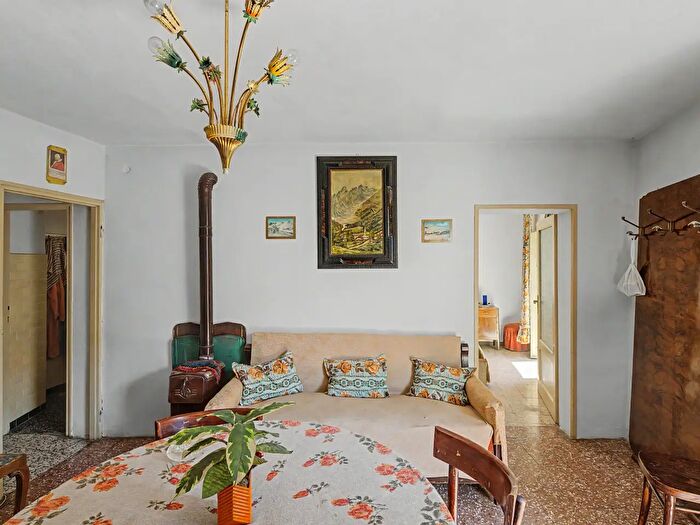 Appartamento trilocale in vendita in Via Bonaita, Agra