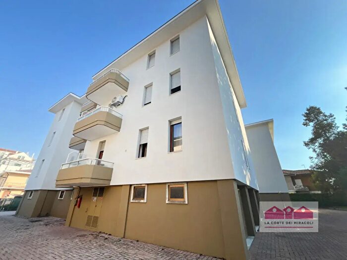 Appartamento con 5 locali in vendita in Via Pittoni, Vicenza