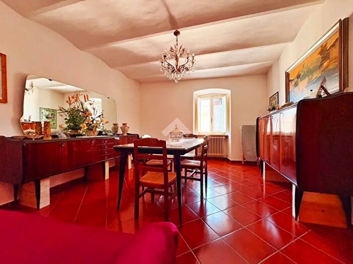 Casa con 11 locali in vendita in Via Filippo Venturi, Fossato Di Vico