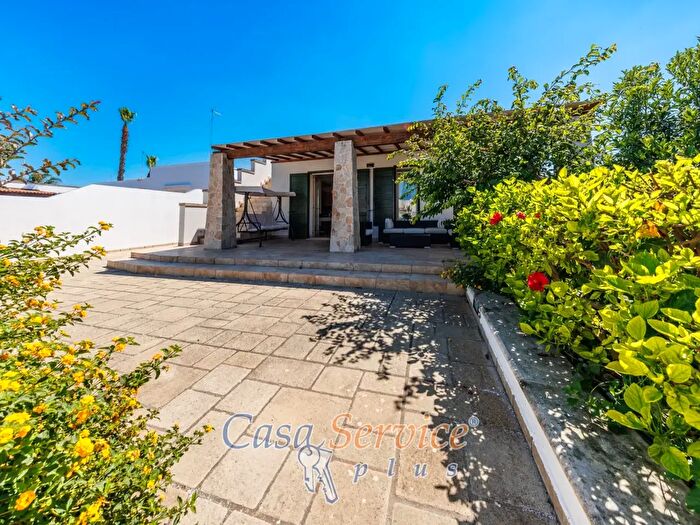 Casa quadrilocale in vendita in Via Amalfi, Taviano