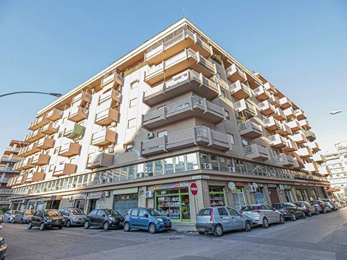 Appartamento quadrilocale in affitto in Via Enrico Bevignani, Malaspina, Palermo