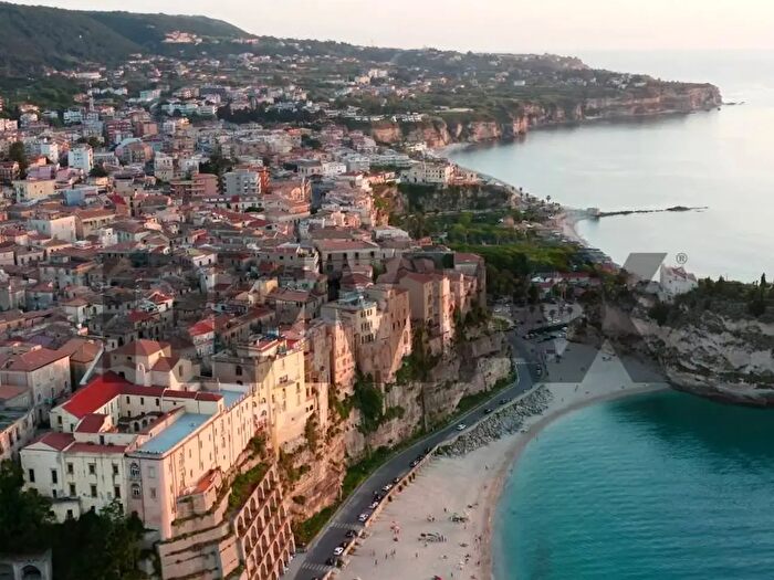 Appartamento con 7 locali in vendita in Largo Gesuiti, Tropea
