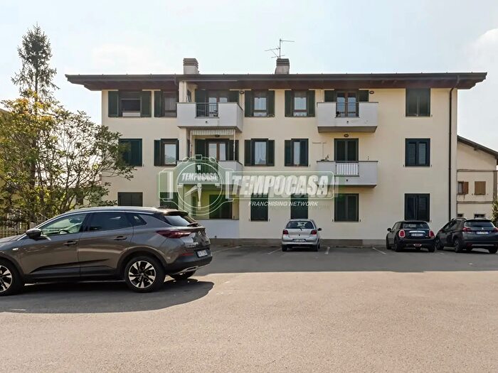 Appartamento trilocale in vendita in Via Francesco Zucco, Levate