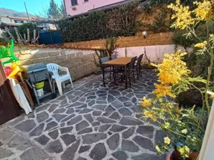 Casa trilocale in vendita in Via Valle Rosa, Rocca Di Botte