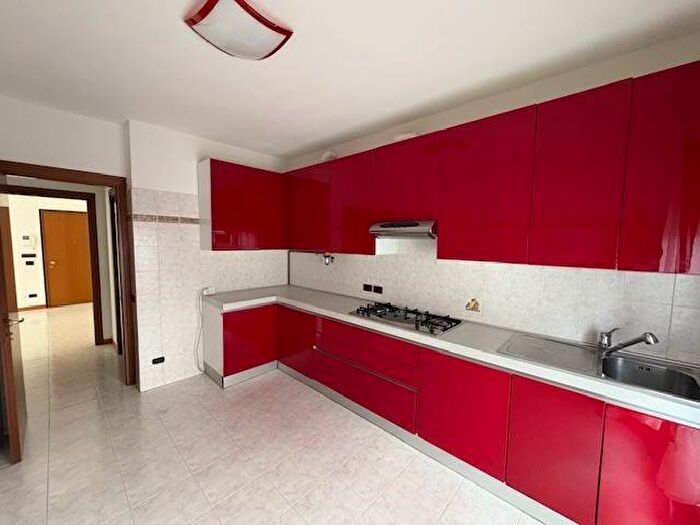 Appartamento trilocale in affitto in Via Pace Di Lodi, Fanfani, Lodi