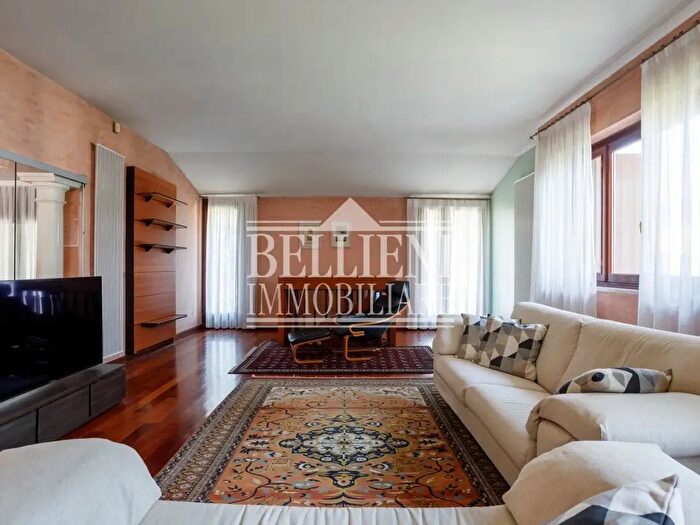 Casa con 5 locali in vendita in Via Torino, Monticello Conte Otto
