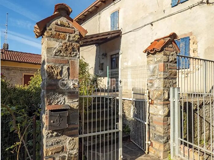 Casa con 6 locali in vendita in Palagano