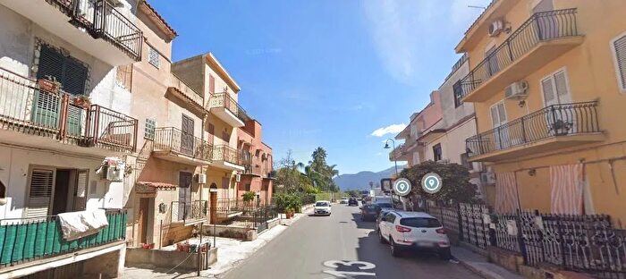 Appartamento quadrilocale in vendita in Via Nazionale Carini, Carini