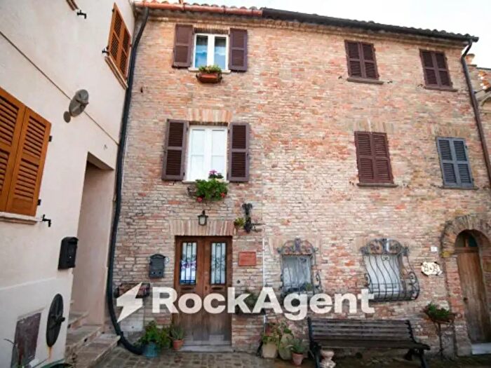 Casa quadrilocale in vendita in Mondavio