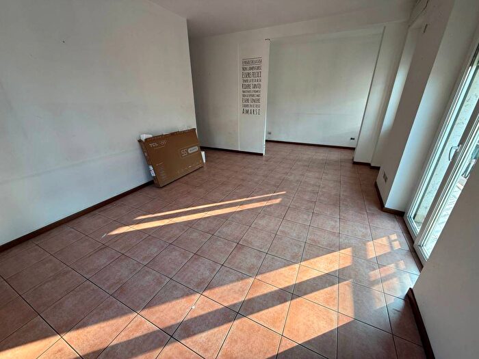 Appartamento quadrilocale in affitto in Via Luisa Battistotti Sassi, Argonne Corsica, Milano