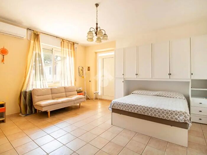 Casa trilocale in vendita in Strada Comunale Montesecco, Fermo