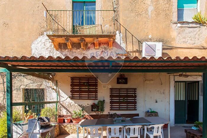 Casa con 6 locali in vendita in Contrada Valle Giumarra, Niscemi