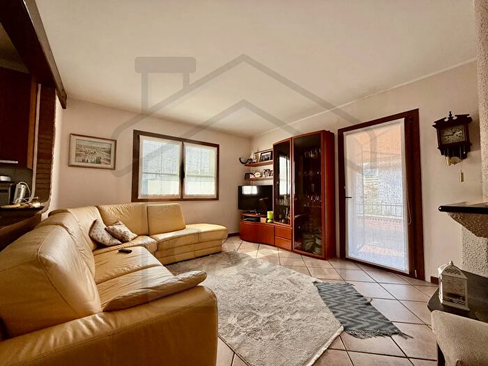 Casa trilocale in vendita in Via Virgilio, Montegrotto Terme