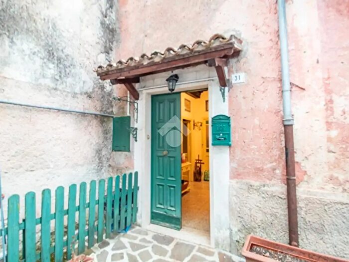 Appartamento quadrilocale in vendita in Via Cerenaro, Rieti