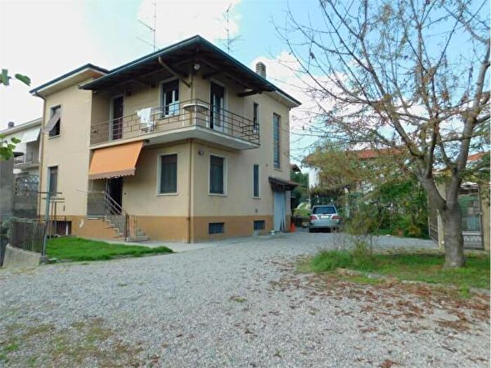 Appartamento trilocale in vendita in Via Raffaello Sanzio, Somma Lombardo