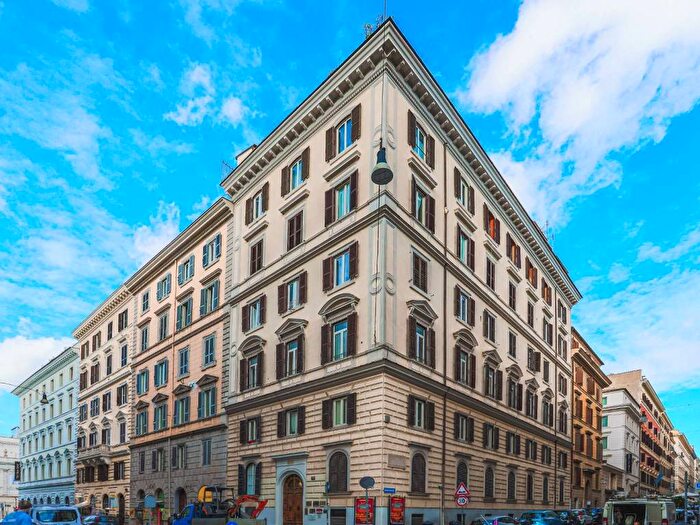 Appartamento quadrilocale in vendita in Via Milano, Monti, Roma